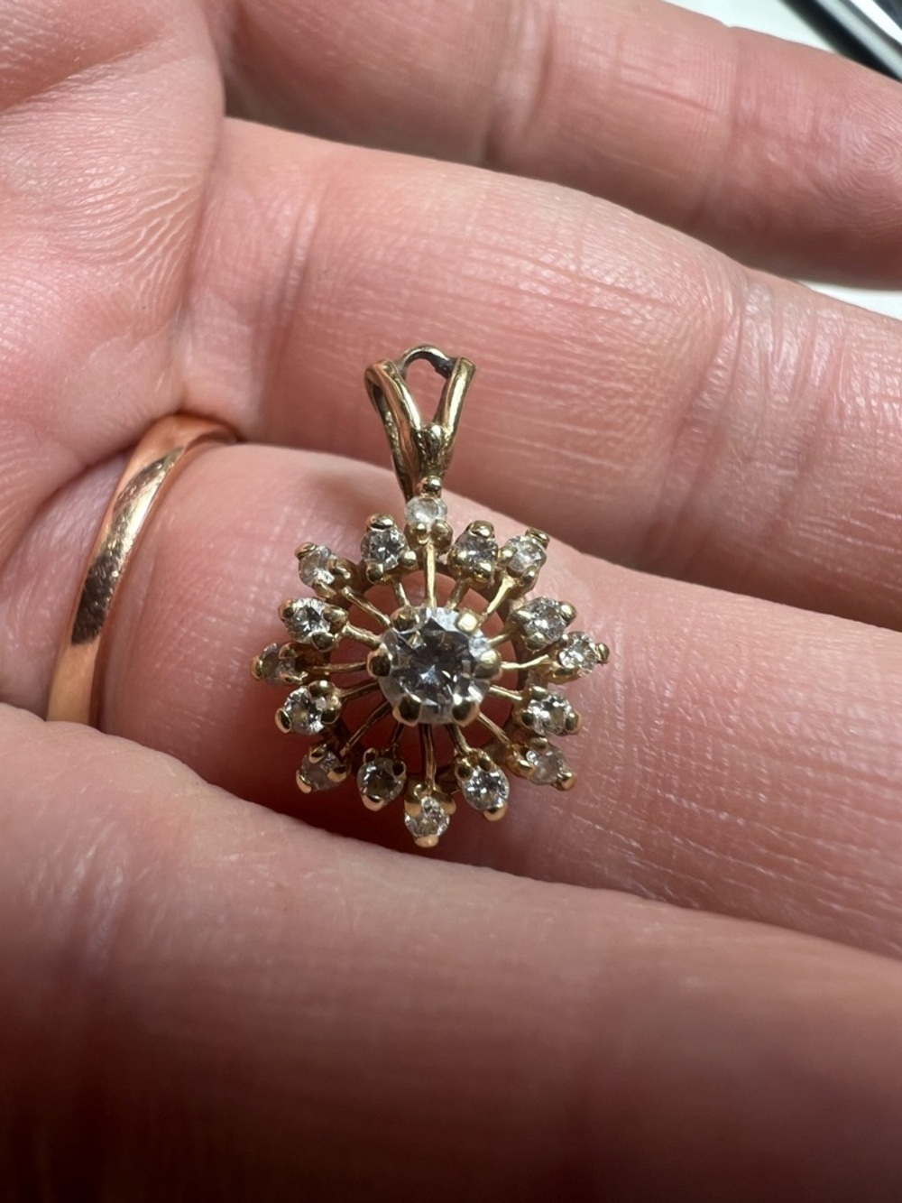 14K yellow gold and natural genuine diamonds pendant